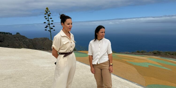 Jéssica de León visita la nueva pista de parapente en el municipio tinerfeño de El Tanque