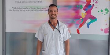 Un fisioterapeuta del HUC lidera la primera Guía de Fisioterapia en Unidades de Ictus
