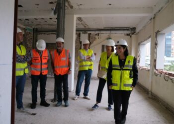 La alcaldesa, Carolina Darias, en el inicio de las obras del inicio de la II Fase de la Fábrica del Hielo