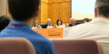 La alcaldesa, Carolina Darias, en la clausura de la Sociedad Española de Epidemiología