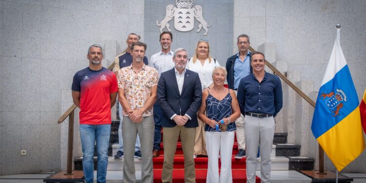 Clavijo destaca el papel de la natación canaria en el Mundial de Singapur