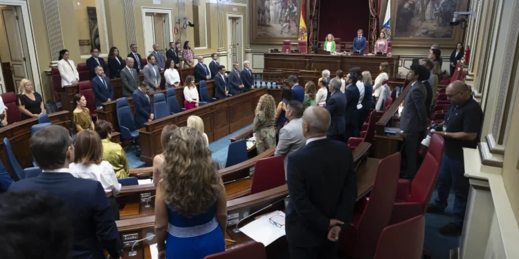 El Parlamento de Canarias condena la «violencia sistemática contra el pueblo palestino» pero evita llamarla genocidio
