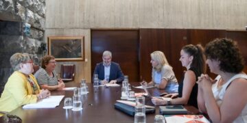 Clavijo y Monzón analizan con la Federación de Salud Mental los recursos asistenciales del SCS