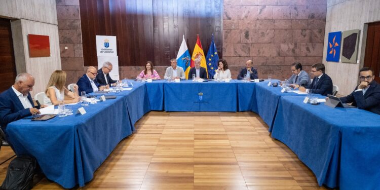 El Gobierno de Canarias anuncia una ofensiva política y jurídica por una financiación justa para las islas