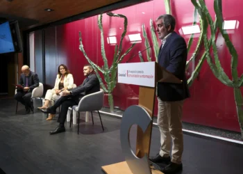 Lanzarote demanda una ley específica para el futuro del eje oriental que conforma con Fuerteventura