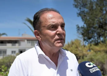 El alcalde de Tinajo pide disculpas y asegura que no hospedó a maltratadores, sino a sus víctimas