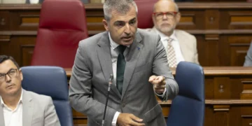 El vicepresidente de Canarias afirma que la supuesta condonación de la deuda es un timo