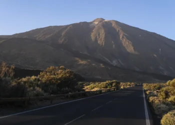 El nuevo plan rector del Parque Nacional del Teide prohibirá acceder en coche a determinadas horas