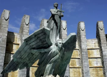 Torres espera que el monumento a Franco de Tenerife se retire o se resignifique, si lo declaran BIC
