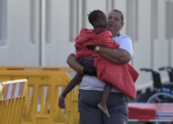 Clavijo denuncia que se retrasa el traslado de los menores africanos «porque no son blancos»