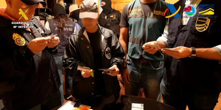 Cae con 2.000 kilos de cocaína una banda que traficaba desde un laboratorio de Tenerife