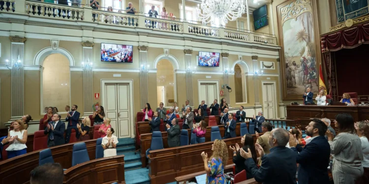 El Parlamento de Canarias aprueba por unanimidad la primera Ley de Volcanes de España, tramitada por iniciativa popular