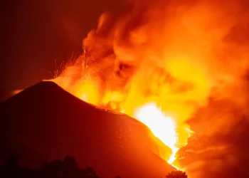 Canarias consensúa la primera Ley de Volcanes de España en el aniversario del Tajogaite