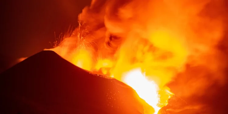 Canarias consensúa la primera Ley de Volcanes de España en el aniversario del Tajogaite