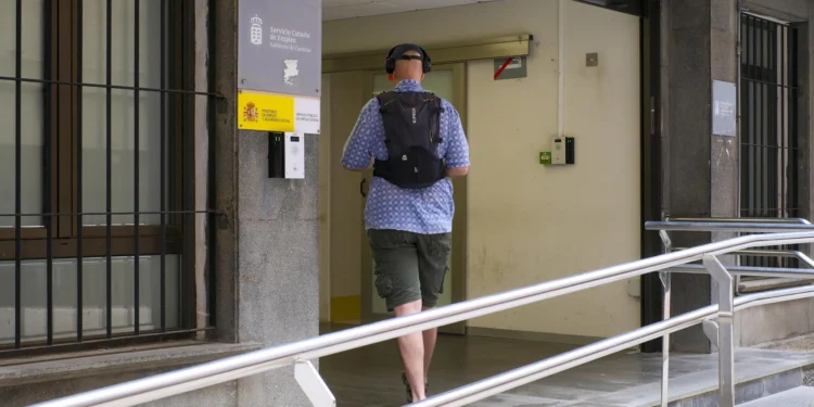 El paro descendió en 873 personas en Canarias durante agosto