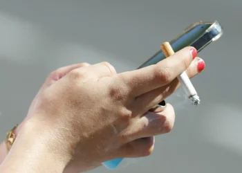 España se estanca en la lucha antitabaco: 8 millones fuman y casi ninguno intenta dejarlo