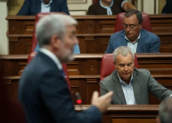 El PSOE pide redistribuir la riqueza del turismo y Clavijo les compara con Maduro