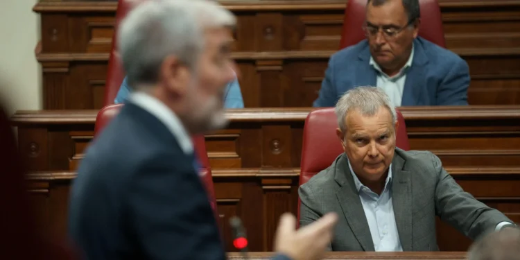 El PSOE pide redistribuir la riqueza del turismo y Clavijo les compara con Maduro