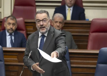 La oposición denuncia «aulas sauna» mientras el Gobierno defiende normalidad en el inicio de curso escolar