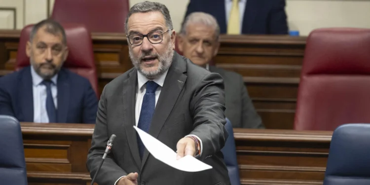 La oposición denuncia «aulas sauna» mientras el Gobierno defiende normalidad en el inicio de curso escolar