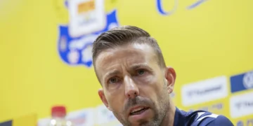 Luis García no descarta cambiar de portero y recupera a Iván Gil para visitar al Burgos