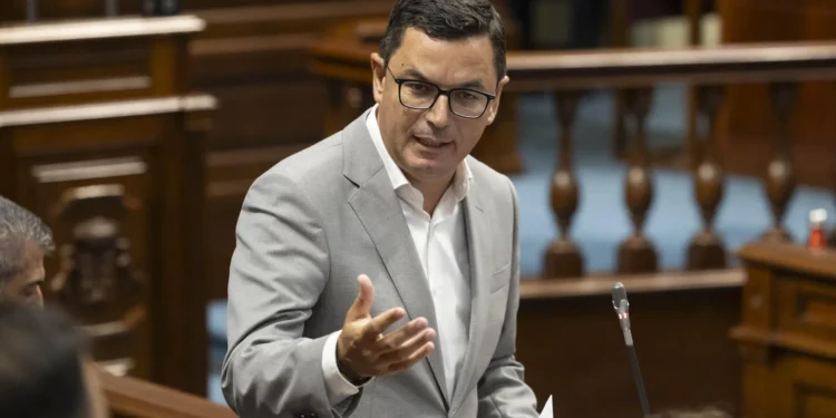 El Gobierno canario lamenta la subida de tasas de Aena y valora la «labor clave» de Ryanair