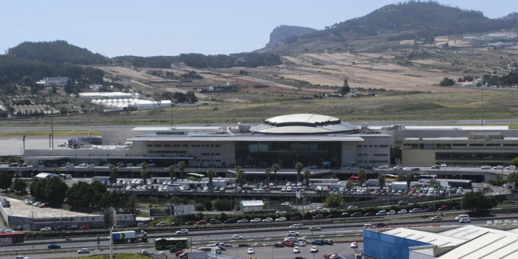 Aena prevé invertir 800 millones en los aeropuertos de Tenerife y mejoras en toda Canarias
