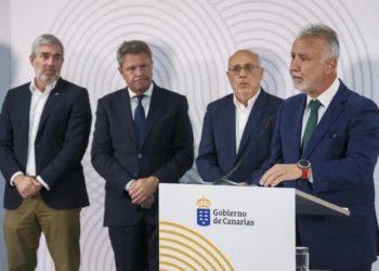 El Estado se compromete a participar en la construcción de los futuros trenes de Gran Canaria y Tenerife