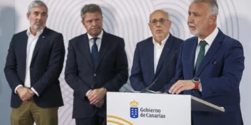 El Estado se compromete a participar en la construcción de los futuros trenes de Gran Canaria y Tenerife