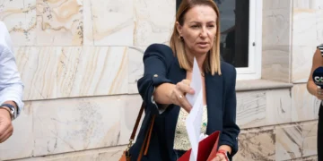 La concejal Peña Armas niega haber cobrado «ni un céntimo» y tacha de «política» la denuncia de la Fiscalía