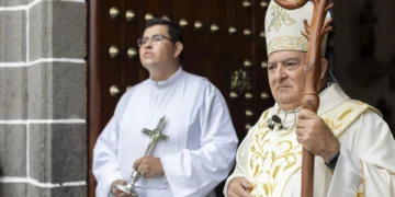 El obispo de Canarias pide no «buscar votos» con la migración y que Europa se implique