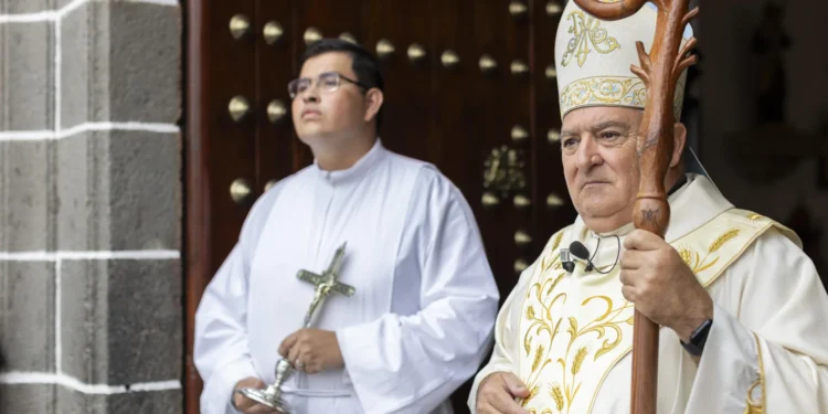 El obispo de Canarias pide no «buscar votos» con la migración y que Europa se implique