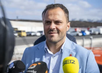 El alcalde de Arrecife: «Es algo intrínseco en el PSOE abusar de mujeres en prostíbulos»