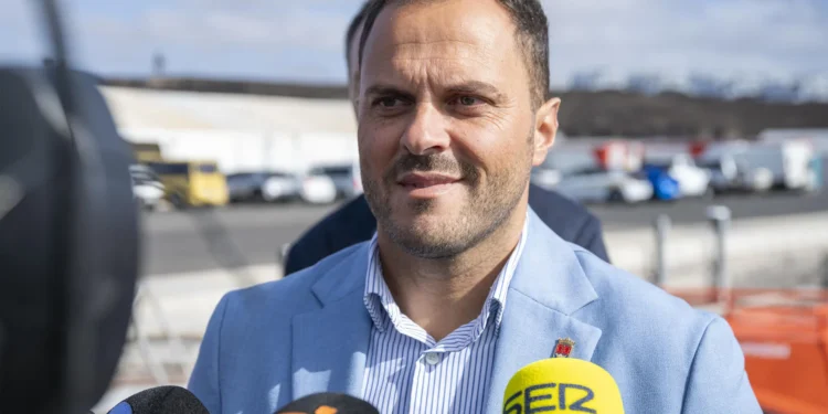 El alcalde de Arrecife: «Es algo intrínseco en el PSOE abusar de mujeres en prostíbulos»