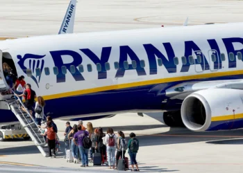 Ryanair suprime 400.000 plazas entre la península y Canarias y abandona Tenerife Norte