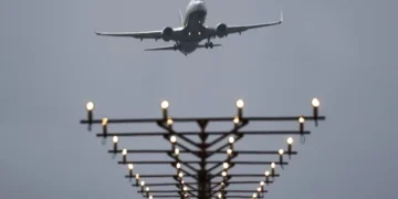 Las aerolíneas de bajo coste se lanzan a absorber el millón de asientos que deja Ryanair