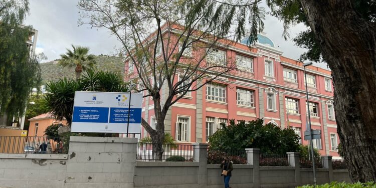 El seguimiento de la huelga de médicos y facultativos ha sido del 2,5 por ciento