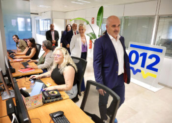 Monzón visita las instalaciones del servicio de información y atención ciudadana 012