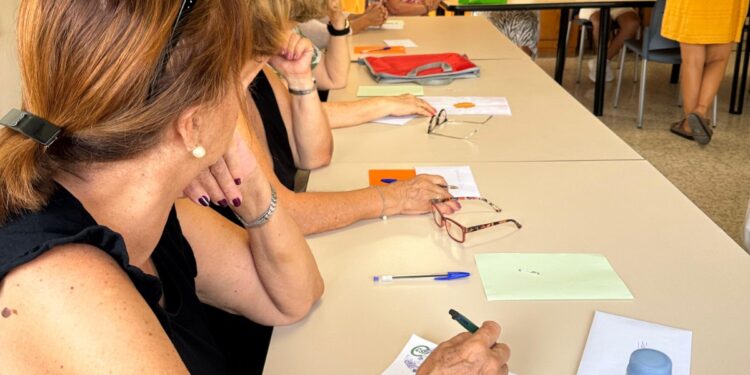 Bienestar Social promueve la transmisión del legado cultural canario a través del programa Voces entre Generaciones