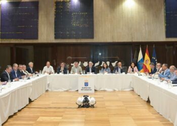 Gobierno y Fecam inician una línea de trabajo para que los ayuntamientos controlen el acceso a la vivienda