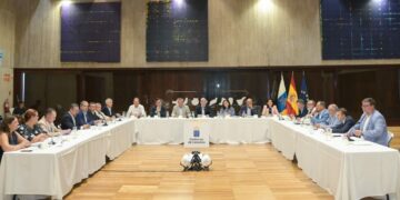 Gobierno y Fecam inician una línea de trabajo para que los ayuntamientos controlen el acceso a la vivienda