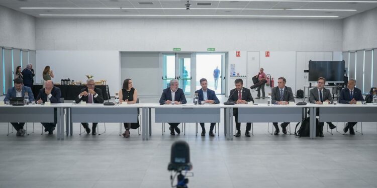 Canarias y Euskadi abordan líneas de colaboración en materia de Economía y Azul e Investigación Marina