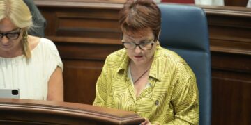 Canarias blinda su renta mínima y duplica la inversión hasta superar los cien millones de euros