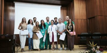 El Hospital Universitario La Candelaria homenajea a trece médicos residentes que finalizan su formación