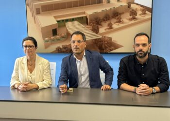 071025 Anuncio licitaci�n construcci�n nueva piscina y complejo deportivo