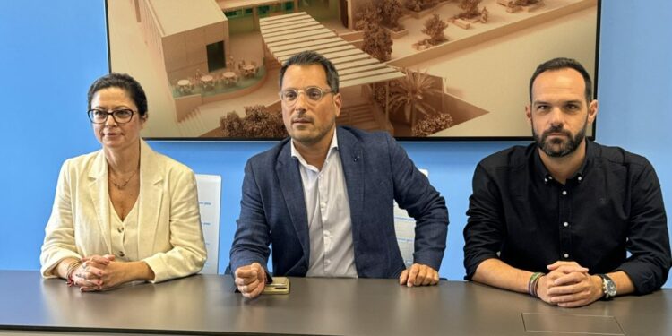 071025 Anuncio licitaci�n construcci�n nueva piscina y complejo deportivo