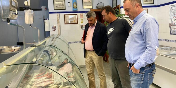 El Gobierno de Canarias otorga 590.000 euros para inversiones en equipamiento a 24 cofradías de pescadores