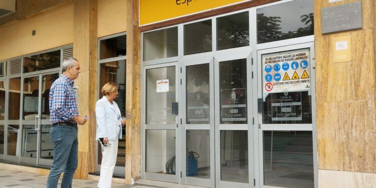 101025 MIGUEL JORGE Y PEPA LUZARDO EN ESPACIO JOVEN