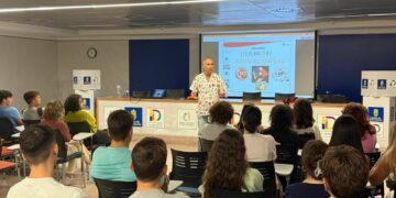 El Insular-Materno Infantil reúne a más de 500 personas en una jornada de reanimación cardiopulmonar