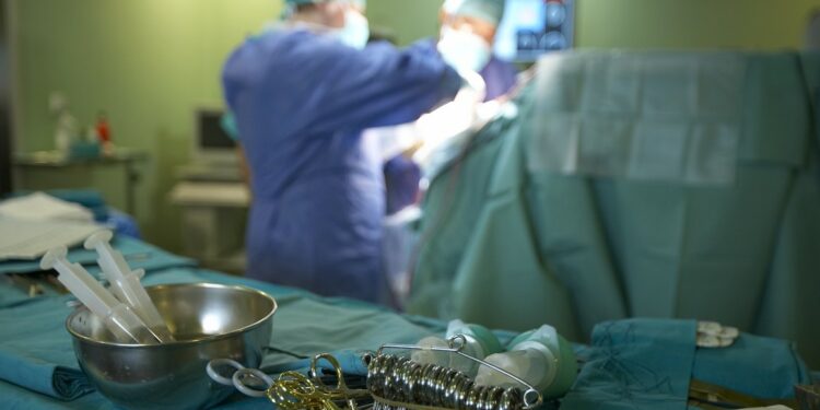 Sanidad destina más de 3,4 millones de euros a microscopios quirúrgicos de alta tecnología